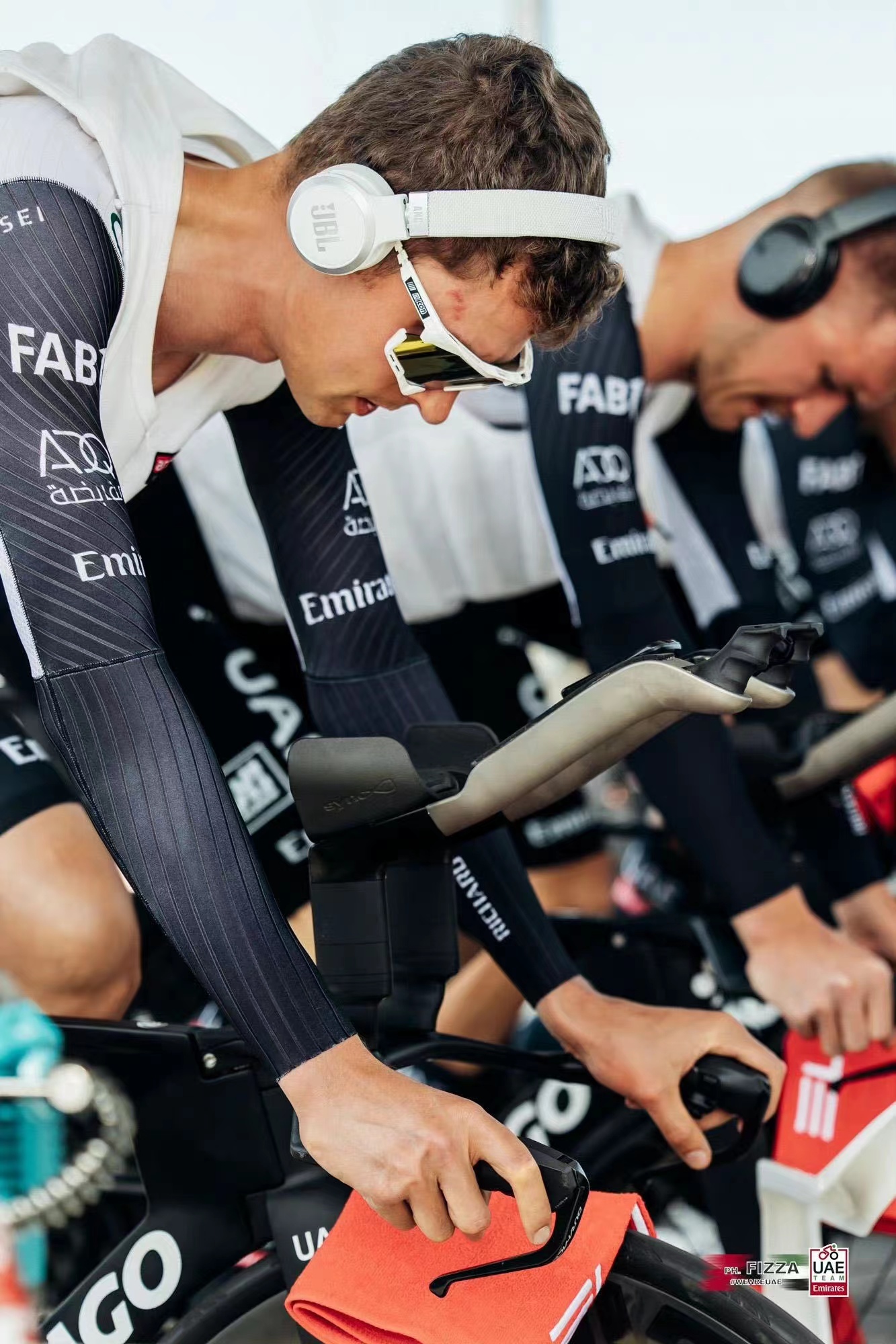 Jay Vine si ritira dal Tour of the Emirates per un infortunio al ginocchio